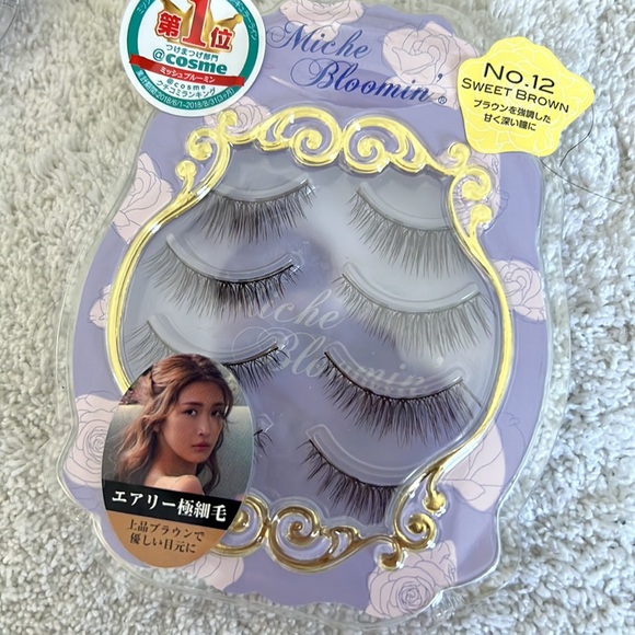 False eyelashes - Picture 3 of 4